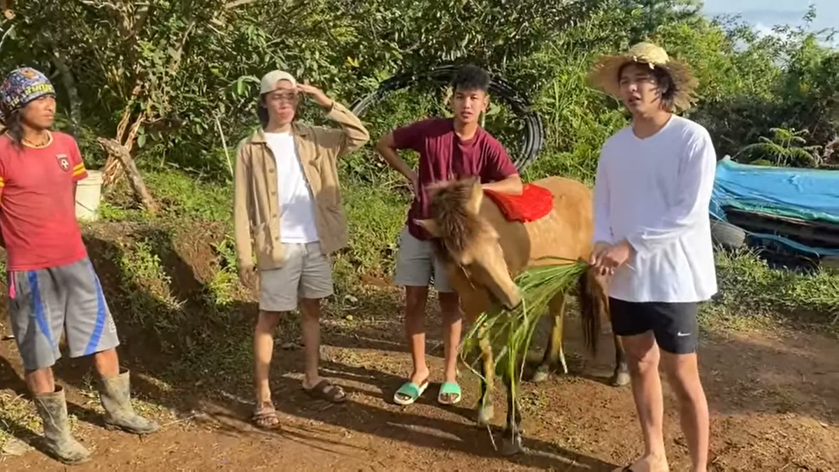iahhhhhh_'s tweet photo. Pangarap kong makasakay sa kabayo, kaso ntatakot ako na malaglag 🤣 Pero parang EZ lang ke paps hahahaha 
@hashtag_wilbert 

Nood na! Check this link ⬇️⬇️⬇️
https://t.co/inQkJo9nW4 https://t.co/INqlR2mtZo