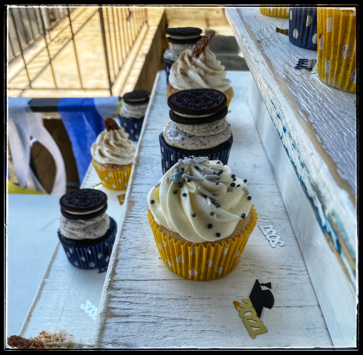 KelQueenOfCakes's tweet photo. Graduation Cupcakes 👩‍🎓🎉 https://t.co/jMjAAnkiPZ