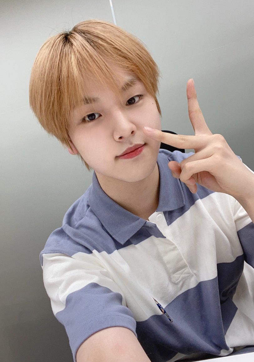 BAE173_member's tweet photo. [#도현]
안녕하세요 남도현입니다. 
어제 브이앱 끝나고 찍은 셀피에요. 
곧 다가올 엘스님들의 식사시간이 행복하면 좋겠어요.
#BAE173 #비에이이173
#DOHYON https://t.co/czB8Z8w7cm