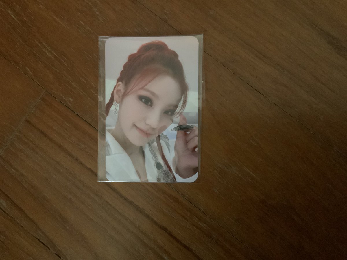 sunmislilduck's tweet photo. @bestgirlyeji_11 hello! i have the yeji one but im not from ph https://t.co/DTS7eJqbzN