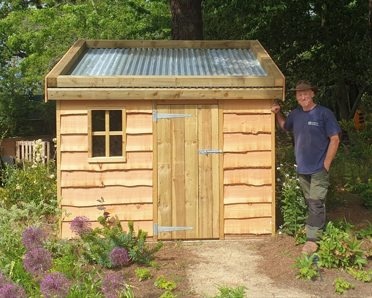 AndyCountryside's tweet photo. I built a green roofed shed for #RHSWisley in their new gardens due to open next week. Very fortunate to get a sneak preview. 🙂 https://t.co/hu4V53bBNR