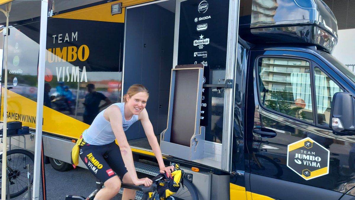 🇧🇪 #BKwielrennen Warming up for the Belgian championship 🚴🏼‍♀️ @julieJvdv