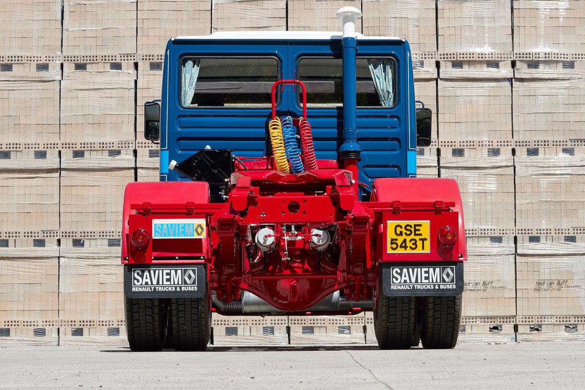 As it's #FathersDay, we thought we'd take the occasion to look back on a 'Father' of Renault Trucks, the Saviem SM36.280.

In 1955 Saviem was founded and would go on to create some truly iconic motors, before merging with Berliet to form #RenaultTrucks. ♦️