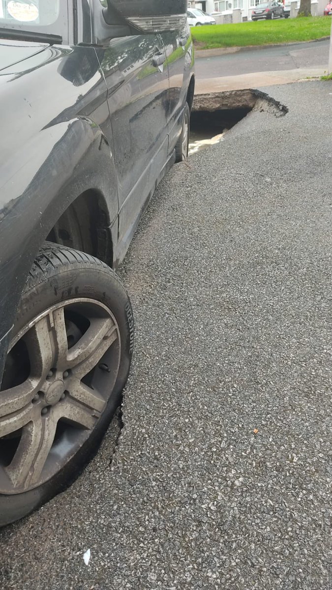 CorkCityFire's tweet image. Crews are currently in attendance at a burst water main in McGrath Park, Mahon. ESB Networks, Bord Gáis Energy, Irish Water Uisce Éireann and a building inspector are all at scene. 

Expect water outage in the area. 

#CorkAlerts