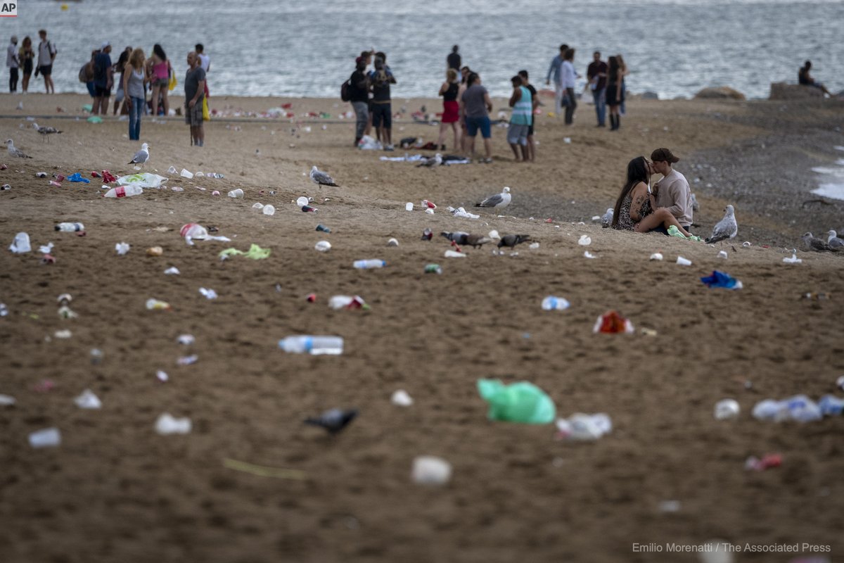 Amanece en la playa de la Barceloneta...20 de Junio de 2021.