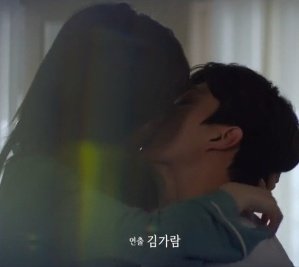 คือไม่แปลกใจละว่าทำไมมีข่าวว่า ซีรีส์เรื่องนี้ยื่นพิจารณาเรท 19+ ด้วย ฮือออแม่คะ แค่เค้าคัทมาสั้นๆคือใจสั่นมาก แล้วนี่คือซงคัง กับ โซฮี ฮือออ แม๊!!! ;-;