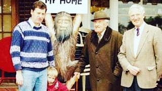 Kents_Cavern's tweet photo. Happy Father's Day! 🎉 Family is so important to us here at #KentsCavern, with the custodianship of the #caves being passed down from father to son for 5 generations, over 130 years! 👨👦
https://t.co/eIT57Ngkr9 https://t.co/Gyarn9Lbfo