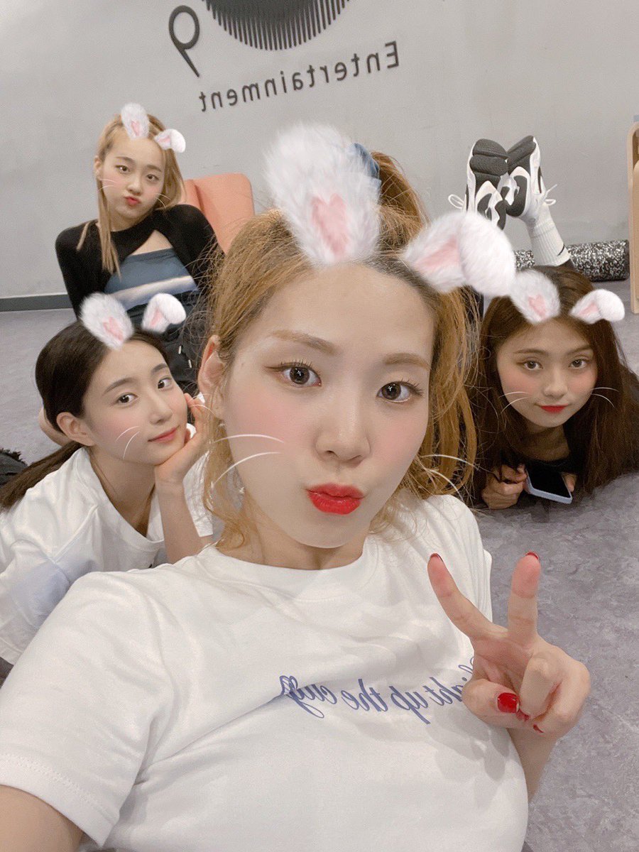 snazzy한 셀린언니 생일축하해🥳
같이 찍은사진이 연습하다 막 찍은거밖에없네ㅠㅠ 클로이는 시그니처에 연정언니가 있어서 너무너무  행복하닿ㅎㅎ😆언니 항상 고맙고 언니랑 같이할 나머지 시간들이 너무 기대되고 설레 🧸💕🐶

#시그니처 #cignature #클로이 #Chloe