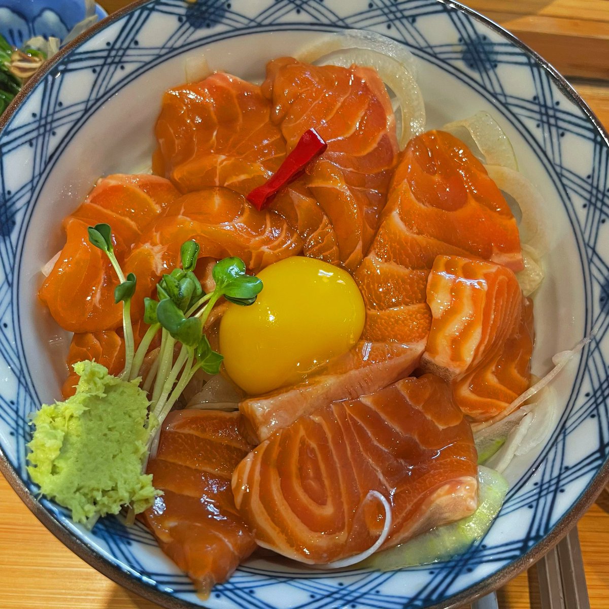 zizonshownu's tweet photo. 🤍 홍대 '모미모미' 🤍

연어덮밥 13,000 / 연어장덮밥 13,000
연어 넘 맛있어요 >.< 가게가 복잡하지 않고 평화로워서 조앗서요 

#몬베베가_몬베베에게_추천하는_맛집 
#션프는셔누사랑만먹을게_갈비찜
#셔누_넌이미먹었겠지만또먹어야겠지 https://t.co/hij5Iwwmfd