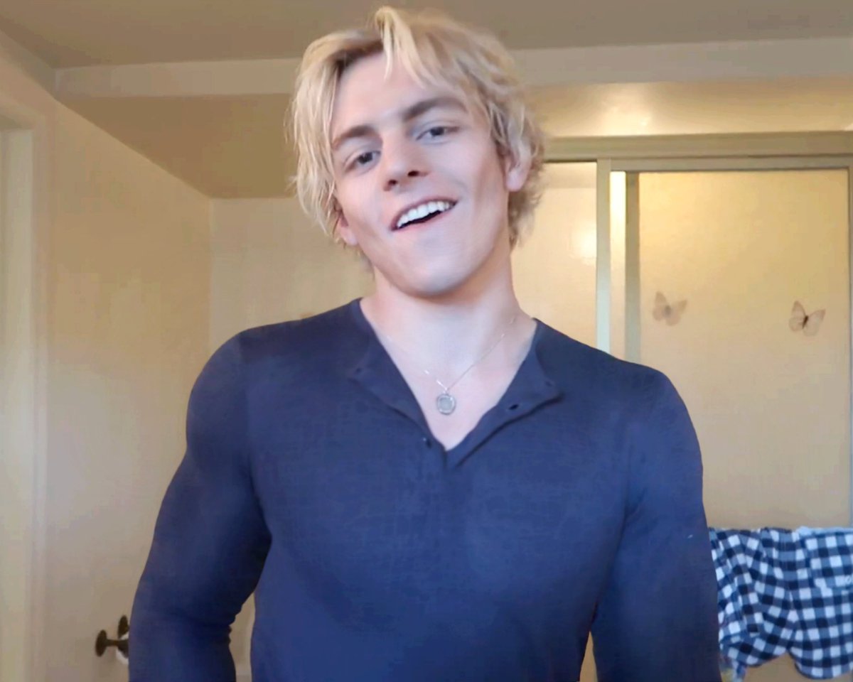 hourly ross lynch.