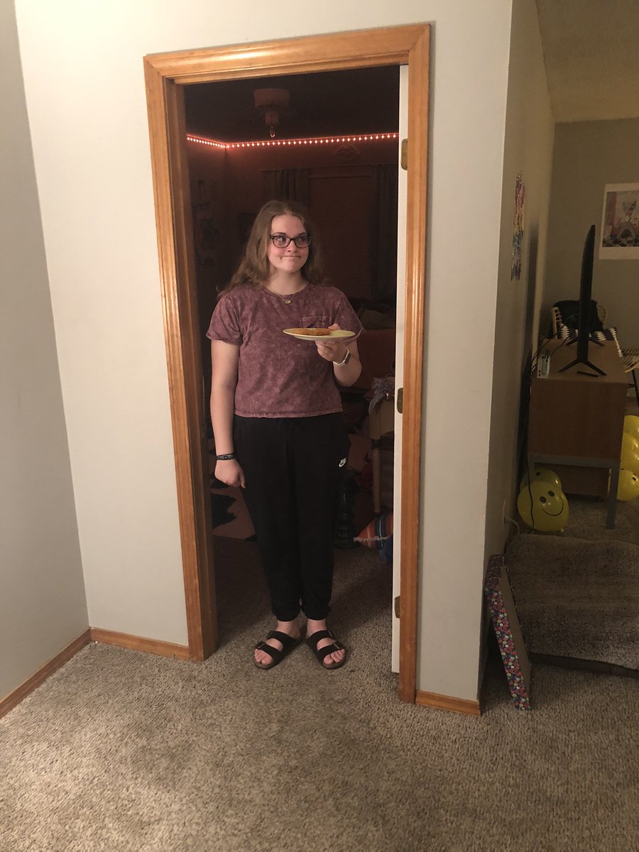 idkmadcorn's tweet photo. at a party https://t.co/JVh62D45K0