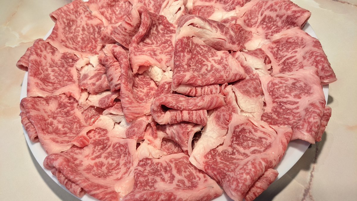 misakigyu's tweet photo. 父の日に贅沢にすき焼き・しゃぶしゃぶなどいかがですか？
#石垣島の美崎牛
#美崎牛本店 https://t.co/5sd8yVKTOP