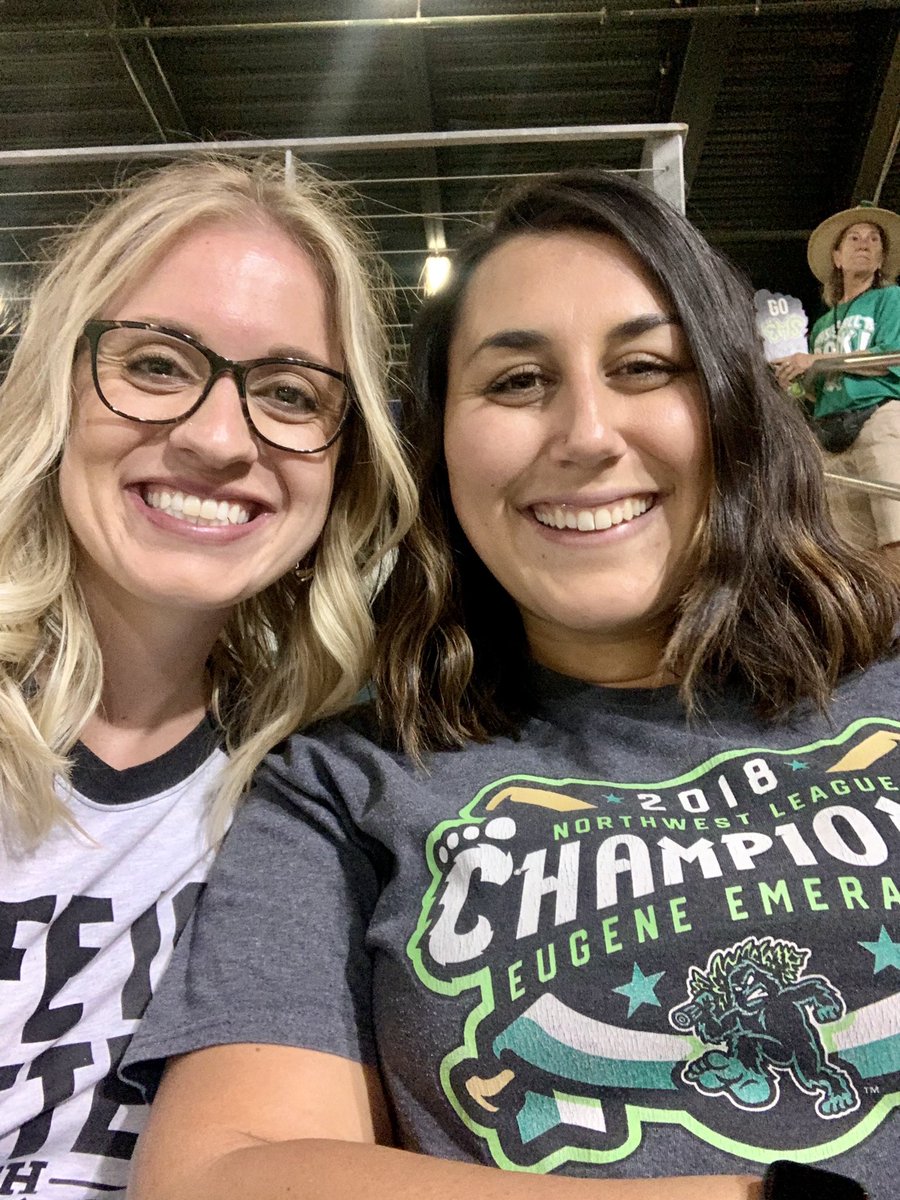 emily13bol's tweet image. #selcoselfie @EugeneEmeralds 
The girls are back in town! #WAGS