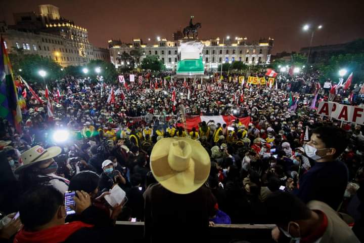 Cientos de miles de peruanas/os de todas las regiones del país demostraron hoy que cuando el pueblo se une en defensa de su dignidad, con alegría y con firmeza, no hay mafia ni amenaza de golpe que pueda detenerlo. Ninguna maniobra torcerá su voluntad de cambio. #PalabraDeMaestro
