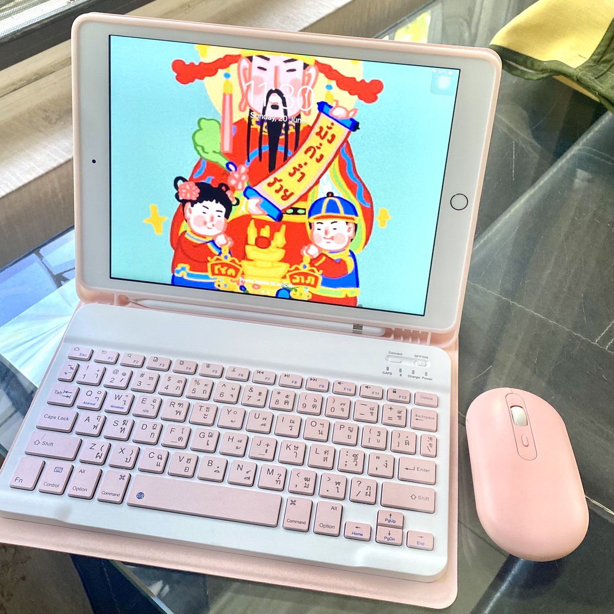 GailBlog's tweet photo. แกเอ้ยย รู้งี้มีนานแล้ว หมดนี่500 กว่าบาทครบทั้งเคส+Keyboard+เม้าส์ เชื่อม iPad ได้จริง ใช้งานแบบไม่มีสะดุดอ่ะ keyboard พิมพ์ไทยได้ เม้าส์ไม่ช้านะเลื่อนเรียลไทม์ ทำงานสะดวกขึ้นเยอะม๊ากกกก ดีๆๆแบบ 10/10 ไม่หัก ร้านนี้มีหลายสีด้วย #ใช้ดีบอกต่อ https://t.co/ZdqBnAnAU7
