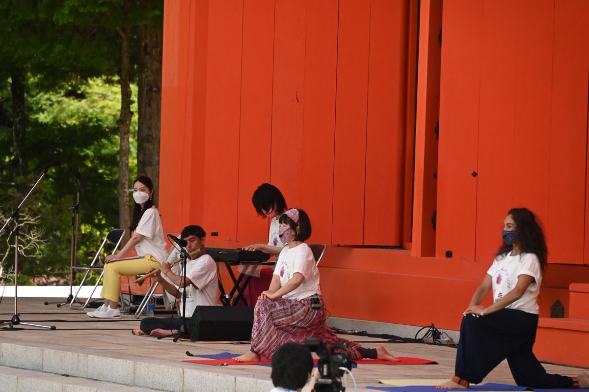 IndianConsOsaka's tweet photo. #IDY2021 at the Danjo Garan, Kongobu Temple, part of the UNESCO World Heritage Kii Mountain region..Limited attendance onsite because of COVID-19 restrictions;  telecast live by Wakayama TV.  
#YogaForWellness
#BeWithYogaBeAtHome https://t.co/cfiyxwDH7x