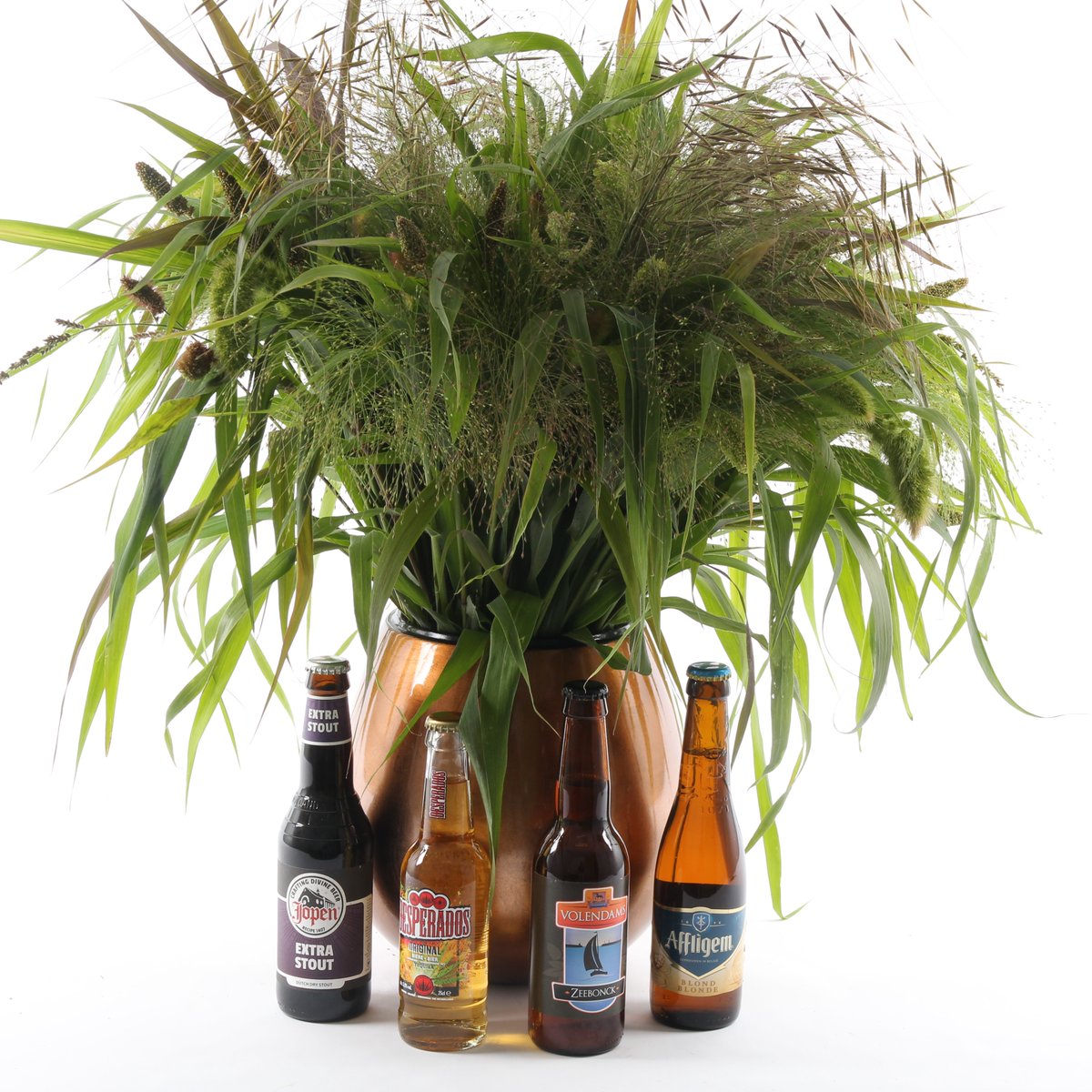 Voor alle lieve, stoere, sterke, grappige en speciale vaders: fijne VADERDAG met een lief, stoer, sterk en grappig GROENboeket van siergrassen en een paar speciaalbiertjes. 
.
#siergrassen  #vaderdag #fathersday #vatertag #festadelpapa #lievepapa