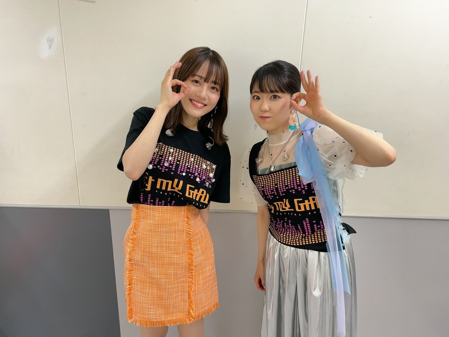 東山奈央 オフィシャル 伊藤美来ちゃん ポーズが逆になっちゃったけど No 6なんだよ W こんなに可愛い子が歌って踊ってくれるんですよ 最高すぎませんか 美来ちゃんが主演の夏アニメ 白い砂のアクアトープ 観るね ペンギンも出るんだ