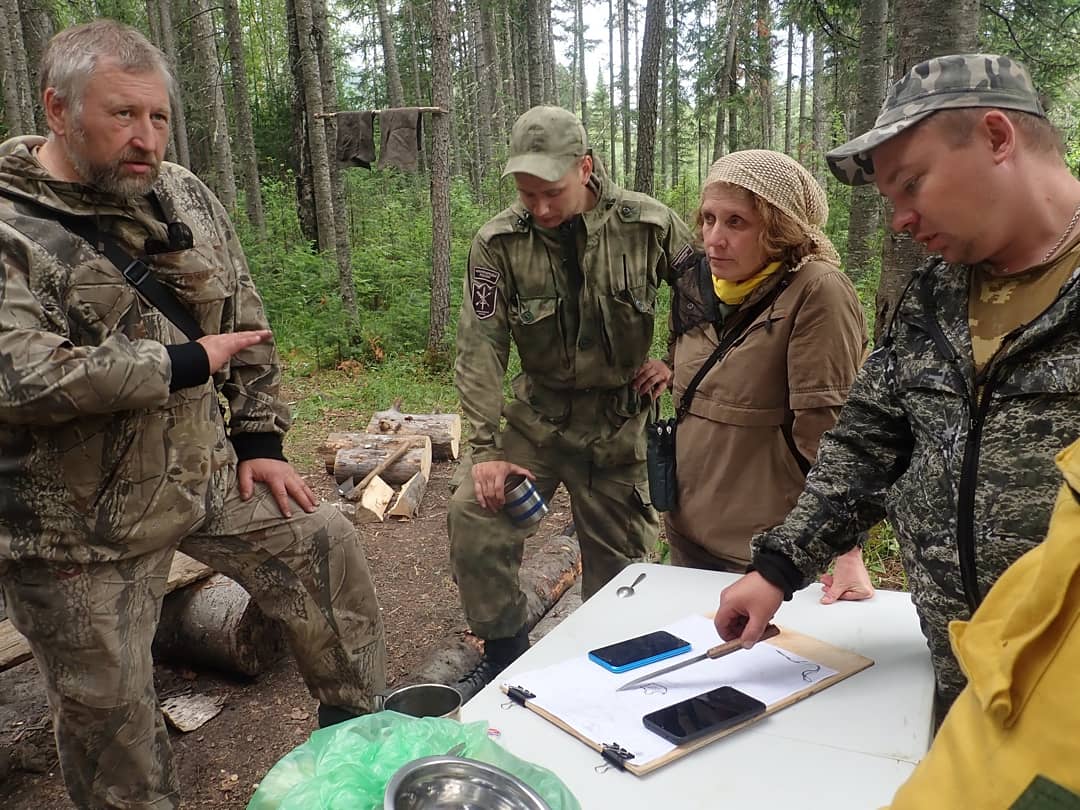 Denezhkin_Kamen's tweet image. По информации на 9:00 площадь пожара составляет - 63 га. Длина кромки пожара - 3800 метров. 
На пожаре работают 56 человек: 12 сотрудников заповедника, 23 человек Уральская авиабаза, 6 человек ФБУ "Авиалесоохрана", 15 человек МЧС. Подробности тут: denkamen.ru/node/490