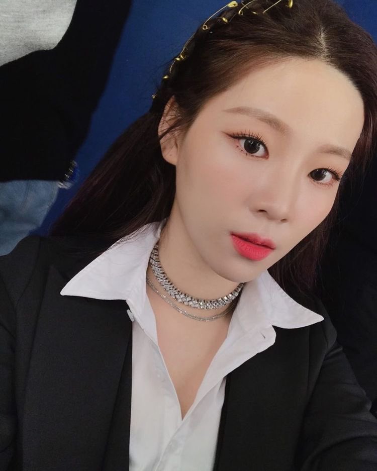 KpopBdays's tweet photo. happy birthday to Seline from
CIGNATURE!!🎹🎹

#cignature #chaesol #jeewon #semi #seline #belle #dohee #chloe #HappySelineDay https://t.co/K1W4NYnRHA