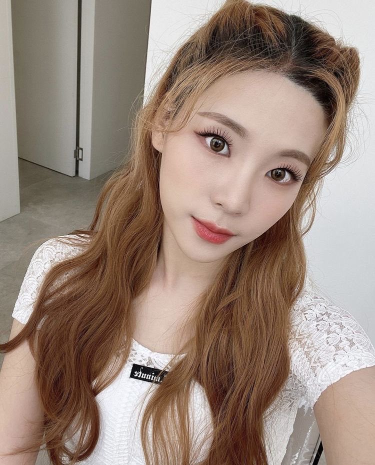 KpopBdays's tweet photo. happy birthday to Seline from
CIGNATURE!!🎹🎹

#cignature #chaesol #jeewon #semi #seline #belle #dohee #chloe #HappySelineDay https://t.co/K1W4NYnRHA
