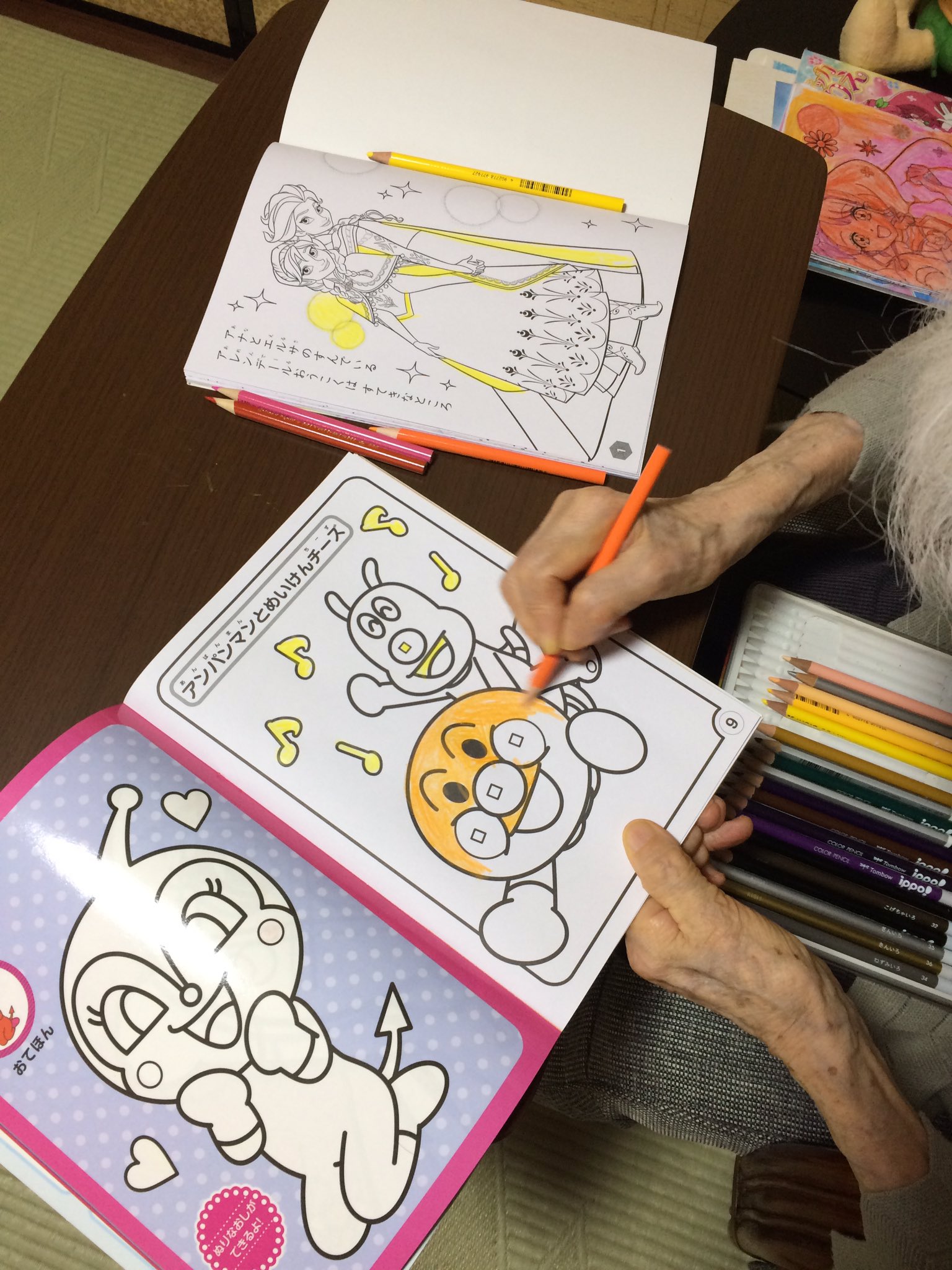 Toshiro Fujimoto 本日のトシ子画伯 アンパンマン はじめました アンパンマン ぬりえ 今日は私は鉛筆削り役のアシスタントで忙しがったよ ドキンちゃん なんか可愛い 在宅介護 認知症 塗り絵 T Co Zqkwqb26kh Twitter