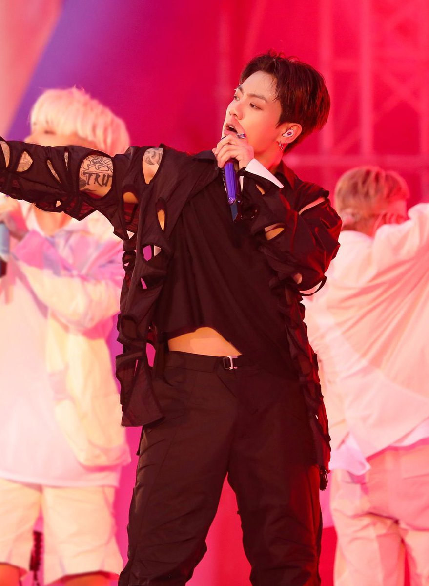 rockstarJKK's tweet photo. we really got HQ 210613 muster jungkook https://t.co/vqfAQlRPVk