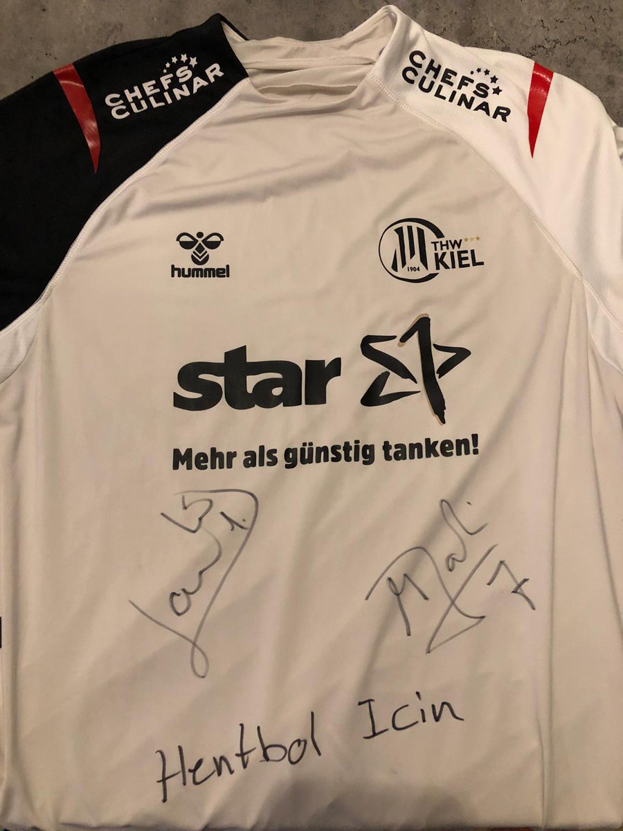 #hentboliçin Çalışmalarımıza Danimarka'dan destek. THW Kiel'in dünyaca ünlü Danimarkalı hentbolcuları Landin kardeşlerden anlamlı hediye. Mange tak <a href="/MagnusLandin1/">Magnus Landin</a> <a href="/Niklas_Landin/">Niklas Landin</a>