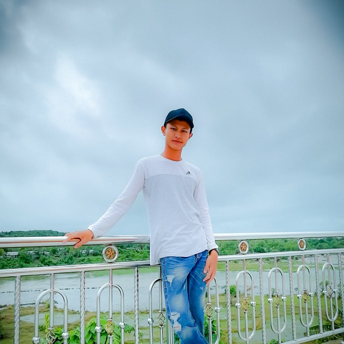 Prove to the blue sea and the mountains that you are my world
#NewProfilePic