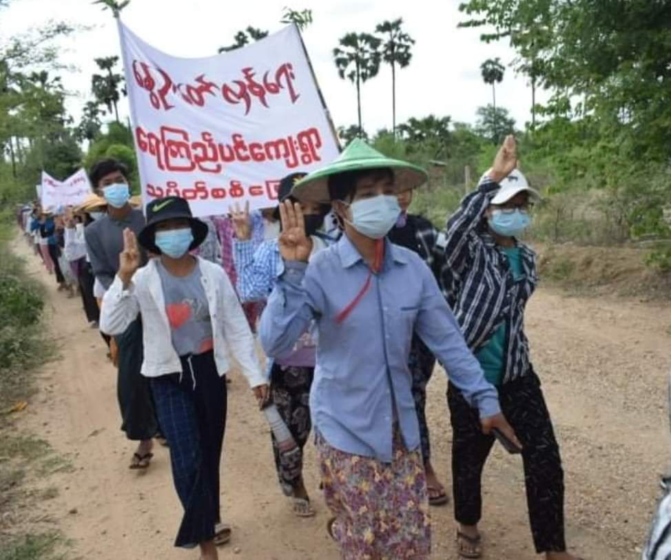 KyawLwin555's tweet photo. ယင်းမာပင်

Anti-coup strike in Sagaing's Yinmarpin is still powerful as usual.  #June20Coup #MilkTeaAlliance #WhatsHappeningInMyanmar https://t.co/1s4v1qfnvS