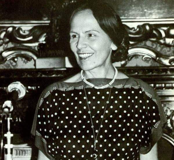 baraldi_paola's tweet photo. Il 20 giugno 1979 Nilde Iotti è eletta Presidente della Camera dei Deputati.
Prima donna a ricoprire la carica, rinnovata poi per tre volte consecutive. #Nilde dirigerà l’aula di Montecitorio fino al 1992. Nessuno nella storia d'Italia ha superato la durata del suo mandato https://t.co/QBJzxnUtdn