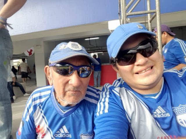 CharlieG1979's tweet photo. Mi primer día del padre sin ti... Te extraño Papito desde acá te mando un abrazo muy fuerte así como en el sueño que me dijiste que este tranquilo que estas bien y que me extrañas mucho ... ♥️♥️♥️ https://t.co/edKT4QA0rV