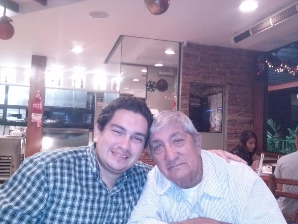 CharlieG1979's tweet photo. Mi primer día del padre sin ti... Te extraño Papito desde acá te mando un abrazo muy fuerte así como en el sueño que me dijiste que este tranquilo que estas bien y que me extrañas mucho ... ♥️♥️♥️ https://t.co/edKT4QA0rV