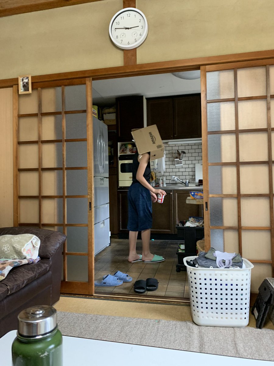 isidastone's tweet photo. 日曜の午後、フットサルした後、飲みながらテレビ見てたら、
野生のアマゾンマンが台所のじゃがりこを取りに来てすごく怖かった。狩られるかと思った。
#アマゾンマン
#Amazonman https://t.co/4VnKqQbF8t
