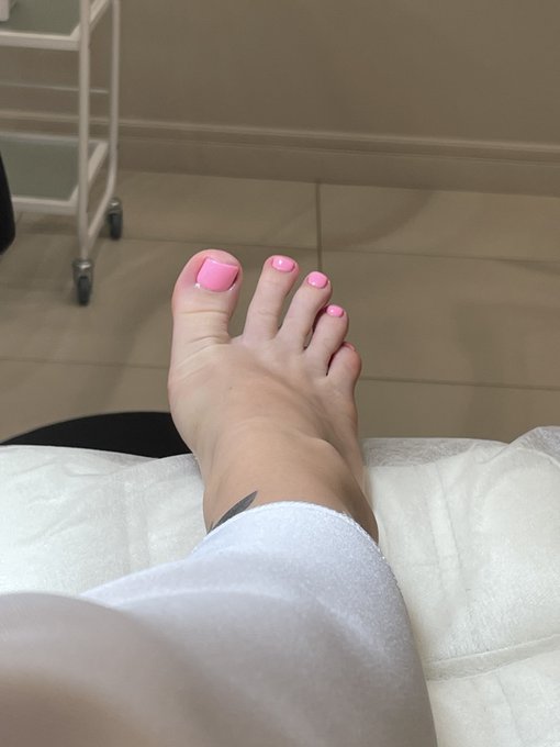 New pedi 💗💖💝💘💓🌷 pink mood 😄 https://t.co/0ydRSMAuQU<a href="/tag/%D0%BD%D0%BE%D0%B2%D1%8B%D0%B9%D0%B0%D0%B2%D0%B0%D1%82%D0%B0%D1%80"class="tags"><span>#новыйаватар</span></a>