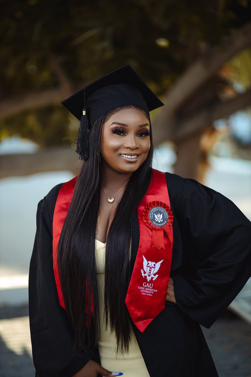 RomakYenga's tweet photo. Rendre ses parents fiers est l’une des plus belles choses qu’un enfant conscient(e) souhaiterait..4ans des joies , pleurs etc... but God has really been there since day 1 🥺🙏 Merci mon Dieu pour ce diplôme de licence avec Distinction❤️🙏 #ClassOf2021 #CommunicationFaculty https://t.co/77YiMVn5B4