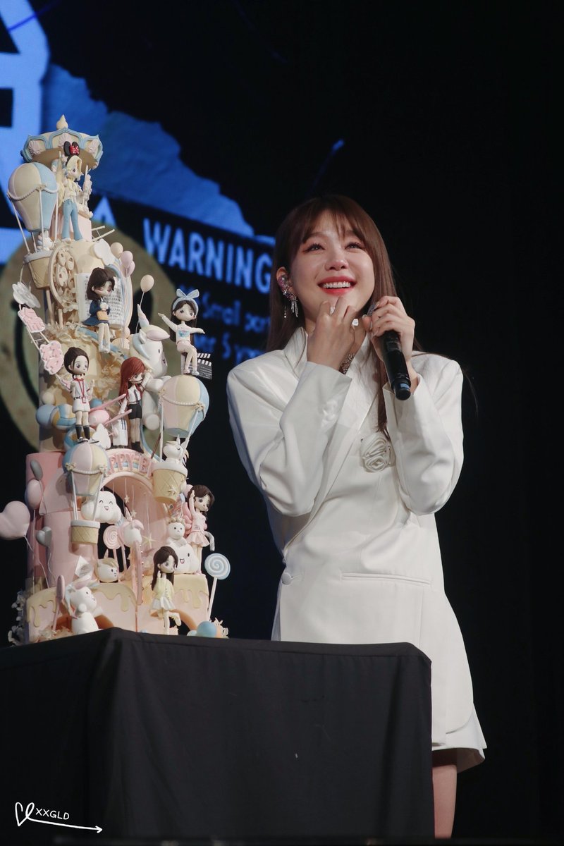 rainbowxubaby's tweet photo. 2021-06-18 E1EVEN生日會

#徐夢潔 ❤️ #徐夢潔rainbow0619生日快樂
生日快樂🎂
照顧好自己的身體 一定要天天開心喲
永遠做我們的彩虹之光🌈
愛你哦🥰@徐夢潔

轉發微博 吸吸果粒多 https://t.co/jy37v9fo4n