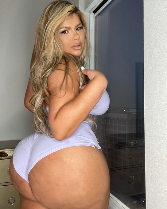 Tap dat b!0 to😋 https://t.co/WGY7YPgjwx