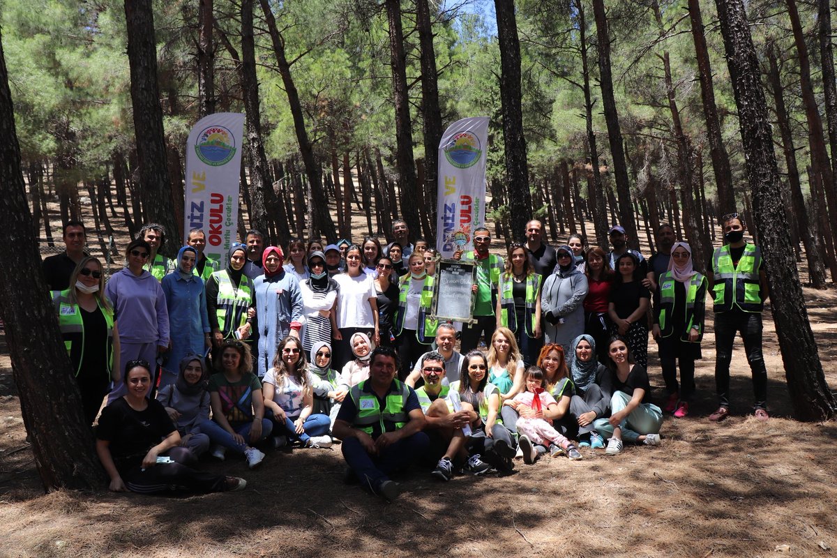 Kahramanmaraş Büyükşehir Belediye ve Kahramanmaraş İl Milli Eğitim Müdürlüğü ile işbirliği içinde açılacak olan Kahramanmaraş Orman Okulu için Erdemli Deniz ve Orman Okulu Eğitmenleri tarafından Öğretmen Eğitimi verildi. <a href="/AdemKoca46/">Adem Koca</a> <a href="/hayrettingng/">Hayrettin GÜNGÖR</a> <a href="/YusufAcikyoruk/">Yusuf AÇIKYÖRÜK</a> <a href="/MikailEREN33/">Mikail EREN</a>