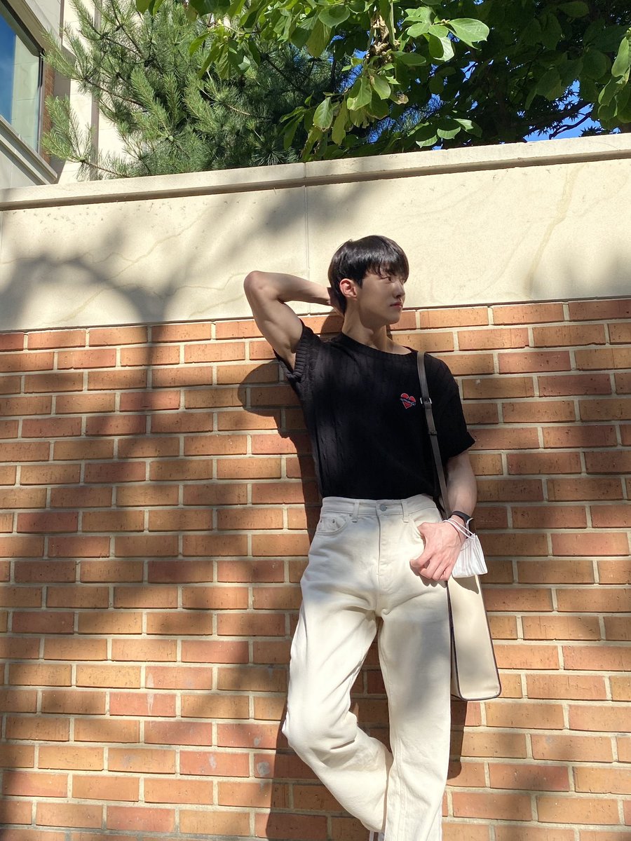 clean_armpitS2's tweet photo. 제보) 펜타곤 여원 https://t.co/IemArQ98nj