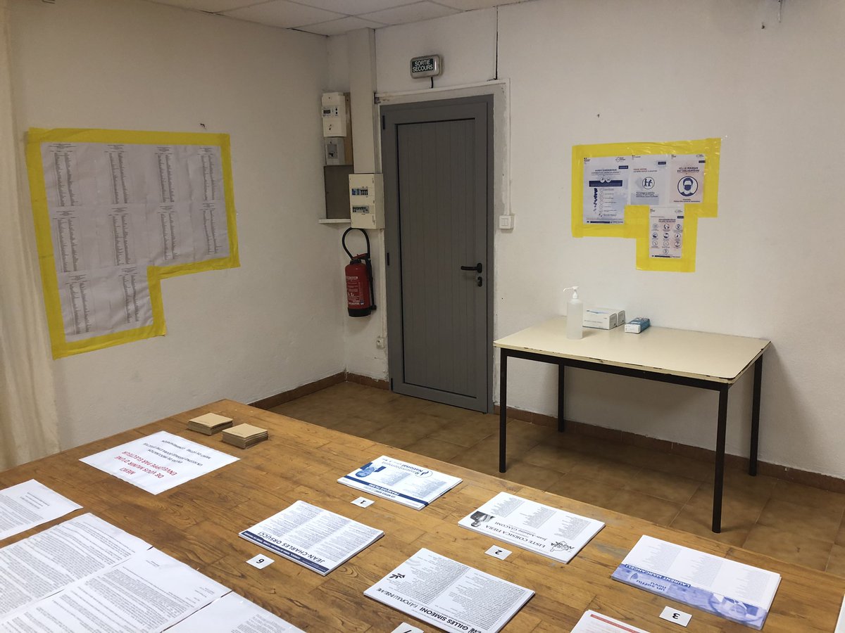 DiLentu's tweet photo. Ouverture du bureau de vote dans le respect du protocole sanitaire. https://t.co/Af4heEECNk