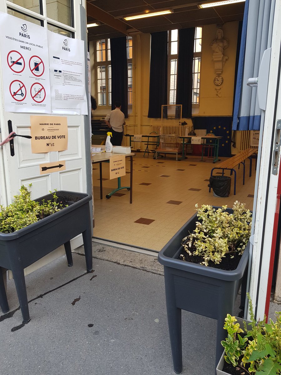 leafiloche's tweet photo. Et c'est parti pour une journée de vote ! Bon courage à toutes celles et tous ceux qui permettent que ce scrutin se tienne dans les meilleures conditions possibles ! 👏✊🏼 #BV12 #19eme #Paris #regionales2021 https://t.co/qNJRpYXh42