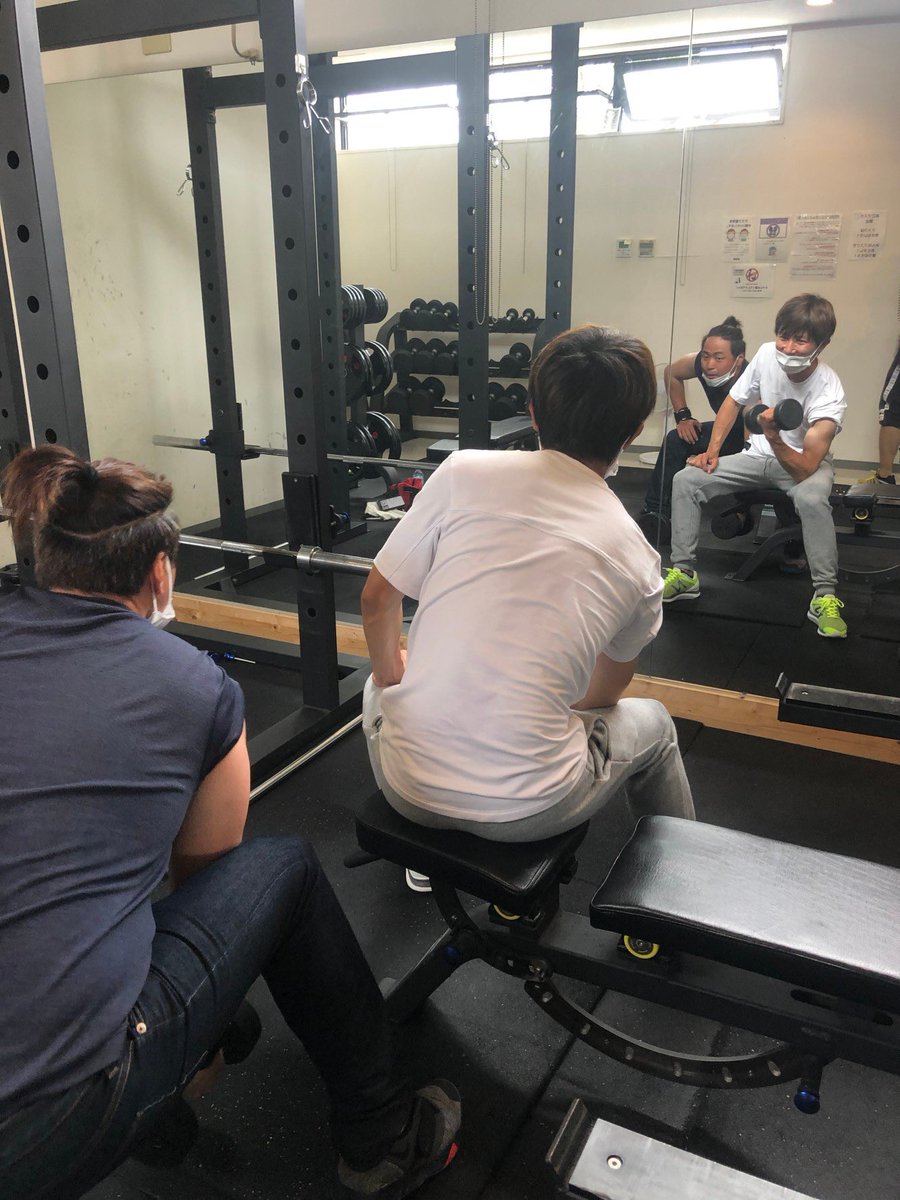 SSR_taN's tweet photo. 前回の筋トレでぶっ壊れた腕をさらに壊しに。キツかった〜！
#fit2020 https://t.co/melVsNqfWp