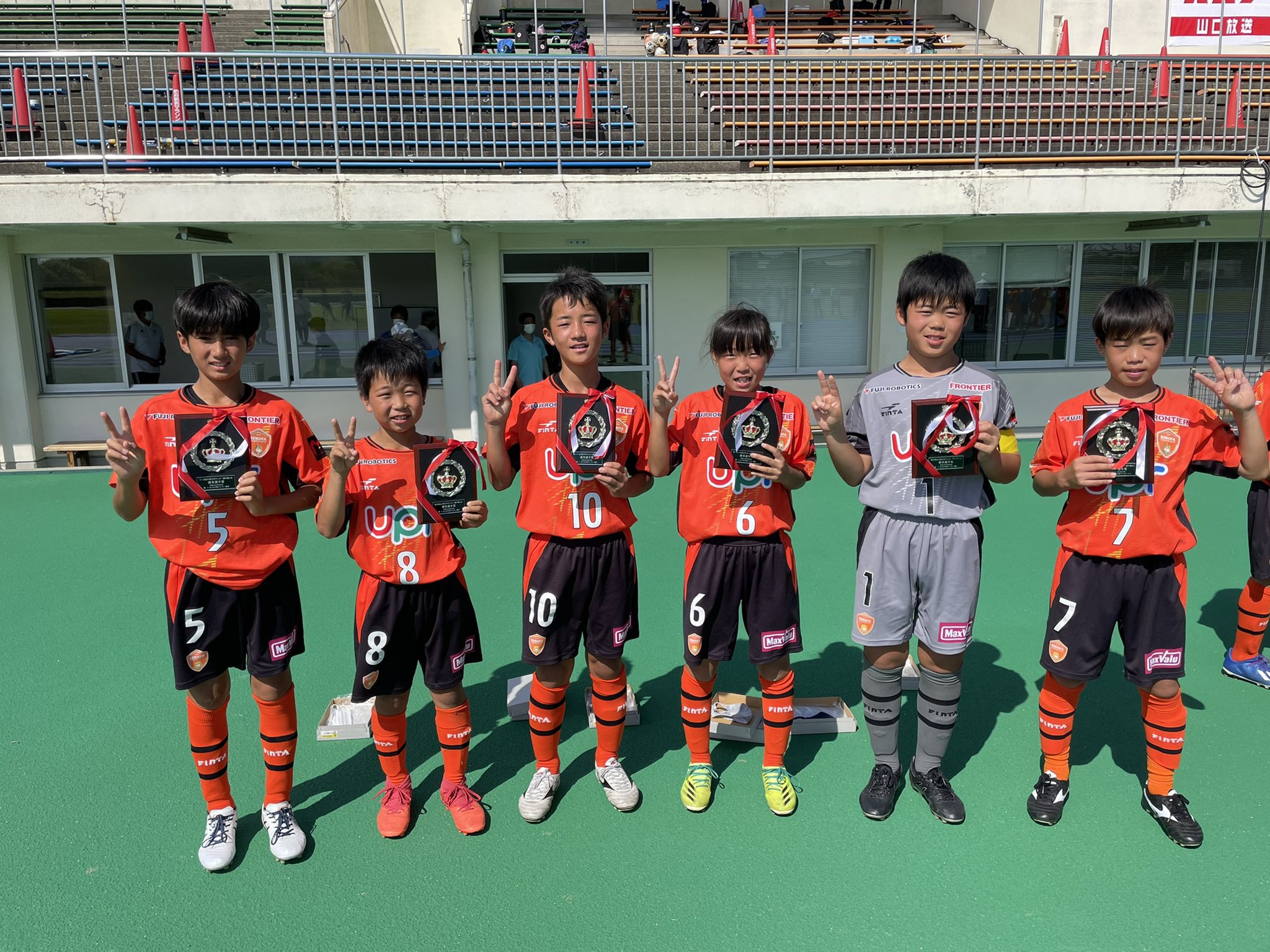 レノファ山口fcアカデミー プリウスカップ第34回山口県少年サッカー選手権大会 15年 河野孝汰在籍 以来の優勝となりました おめでとう 大会結果 Vs川棚fc 5 0 Vs山陽jfc 5 0 Vs向井fc 12 0 Vs太陽sc山口 3 0 Vsセイザンfc 6 1 今大会対戦した