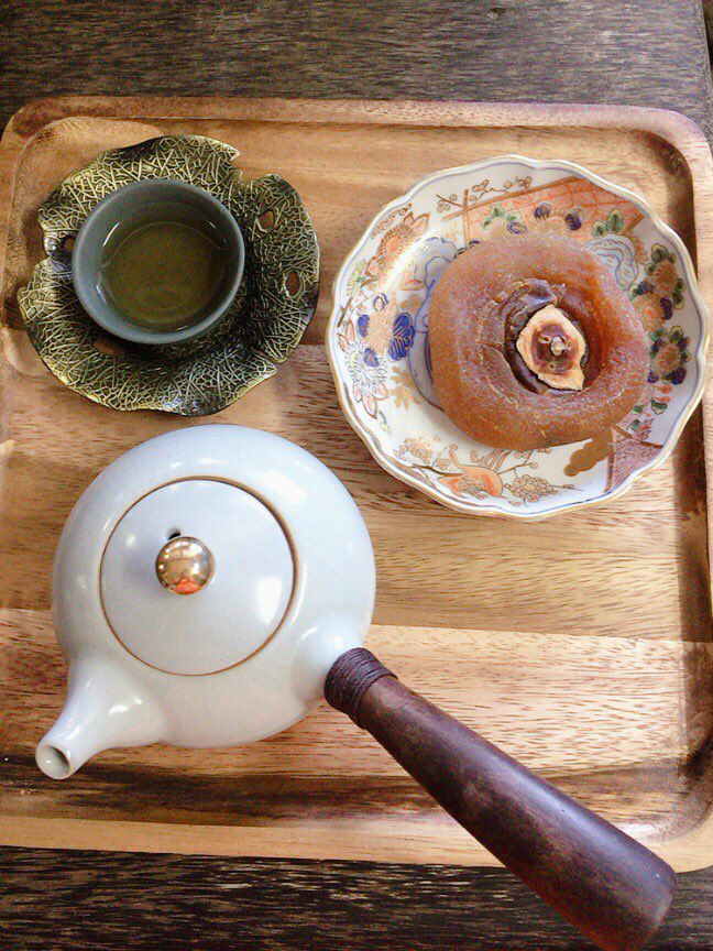 tweetyardy's tweet photo. after lunch 

#ardy
#whatardyeats
#phetchaburistyle #whensnowyedwardisnotaround #yummy 
#teatime 
#아디 
#에드워드
#냠냠 
#티타임
#柿饼

#纯肉贵

#武夷岩茶

#アーディ

#阿第

🌻🎡☀️🎈 https://t.co/yPJNEBD8Qk