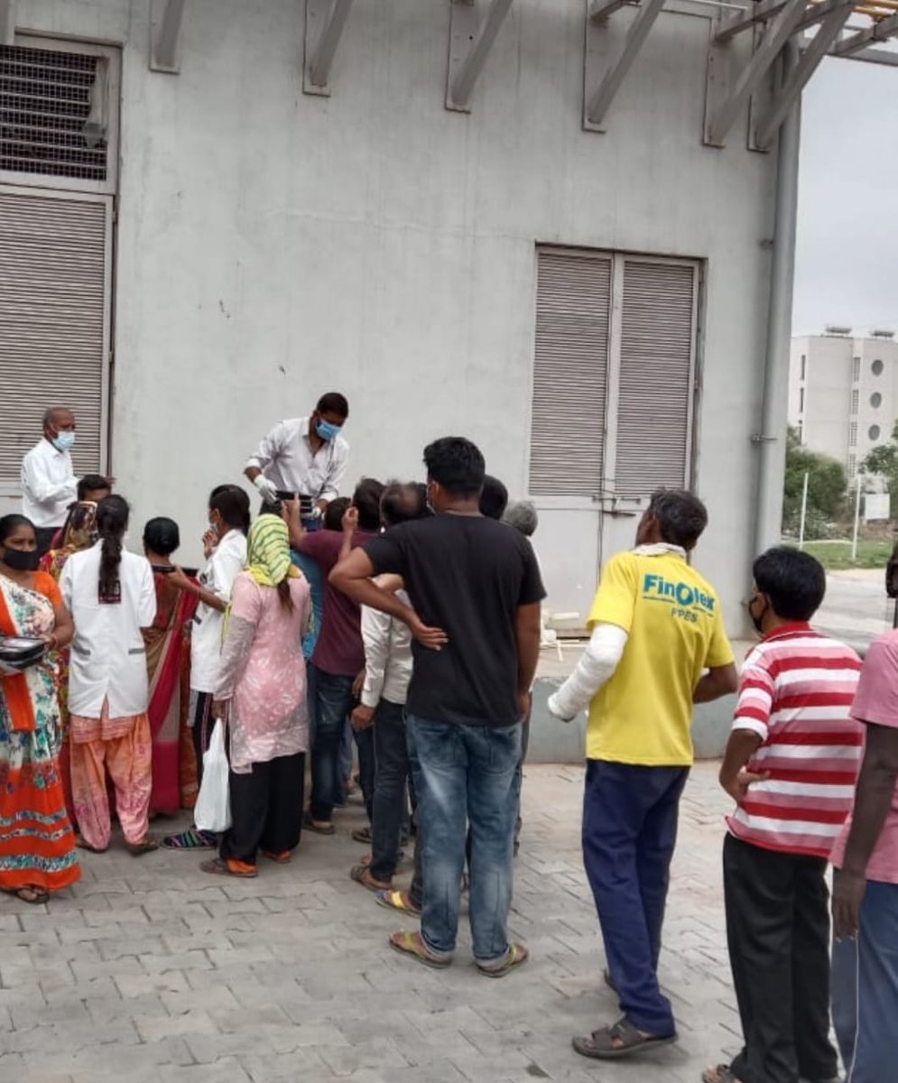IYCGujarat's tweet photo. #सेवापरमोधर्म..
आज 56 वे दिन..
म्युकरोमाईशिस (ब्लैक फंगस)के नए वार्ड और 1200 बेड कोविड-19 हॉस्पिटल अहमदाबाद के कर्मचारी,कोरोना पेशेंट के संबंधी,स्टाफ के लिए खाने की व्यवस्था करते हुए@IYCGujaratके सचिव जगदीश भाई माली,सचिव विपुलभाई परमार और उनकी टीम
#SOSIYC
#SOSGPYC
#iyctoolkit https://t.co/JN3aYGHCfm