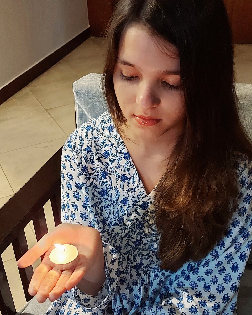 Gorky_sadan's tweet photo. Russian House in Kolkata invites everybody to take part in the people’s flash mob in commemoration of 80th anniversary of Nazi invasion of the USSR. Publish your picture or video with hashtags #CandleofMemory #СвечаПамяти and name the city by June, 22.
#RussianHouse #22июня https://t.co/SCcAFlBQzf