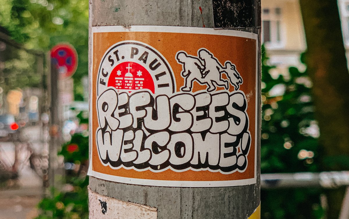 fcstpauli's tweet photo. Heute ist #Weltflüchtlingstag. Nicht nur heute gilt: #LeaveNoOneBehind. Immer. Überall. 

#fcsp | #WorldRefugeeDay https://t.co/3z97tFCVtQ