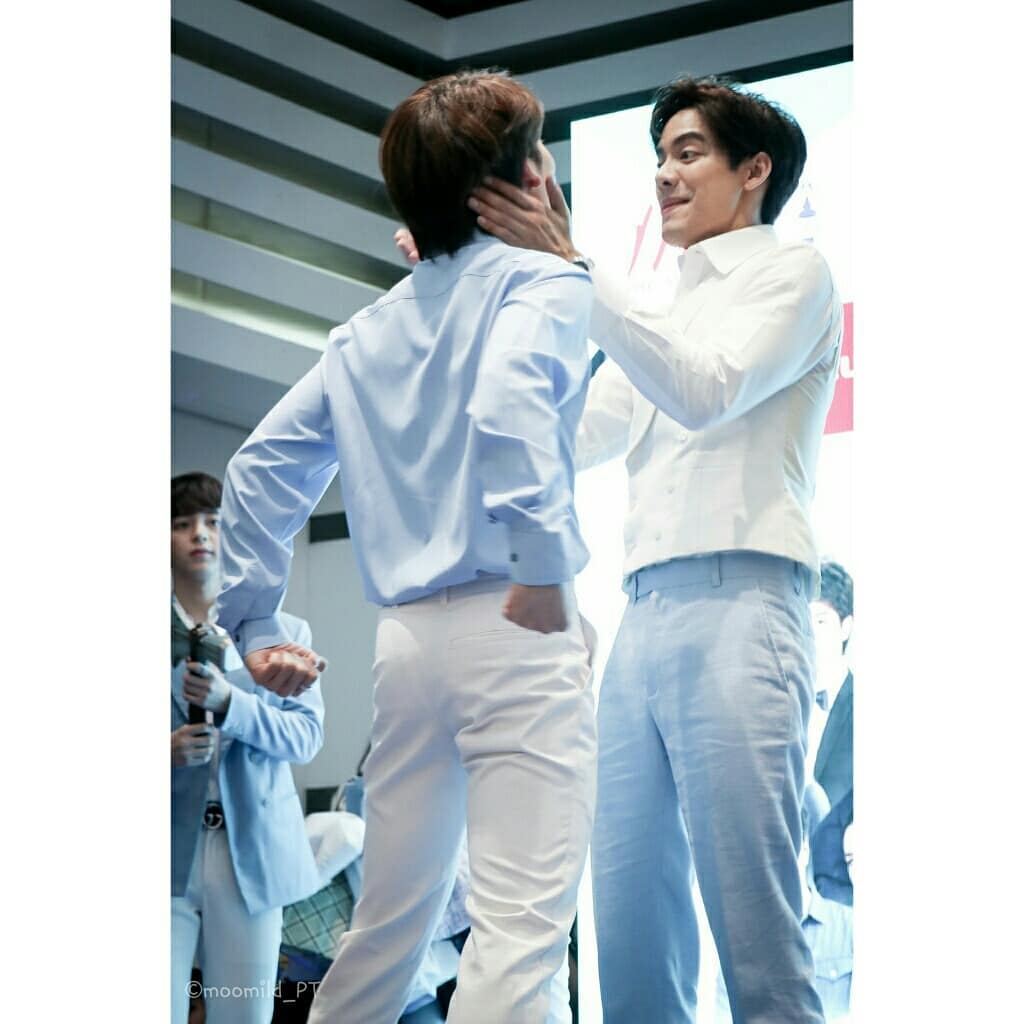 LeiiSpeaking's tweet photo. What it takes to scare Copter.. 🤭🤭🤭
#TaeDarvid
#CTRPANUWAT
#TaeCop
#TaeTer https://t.co/jprz78SlTl