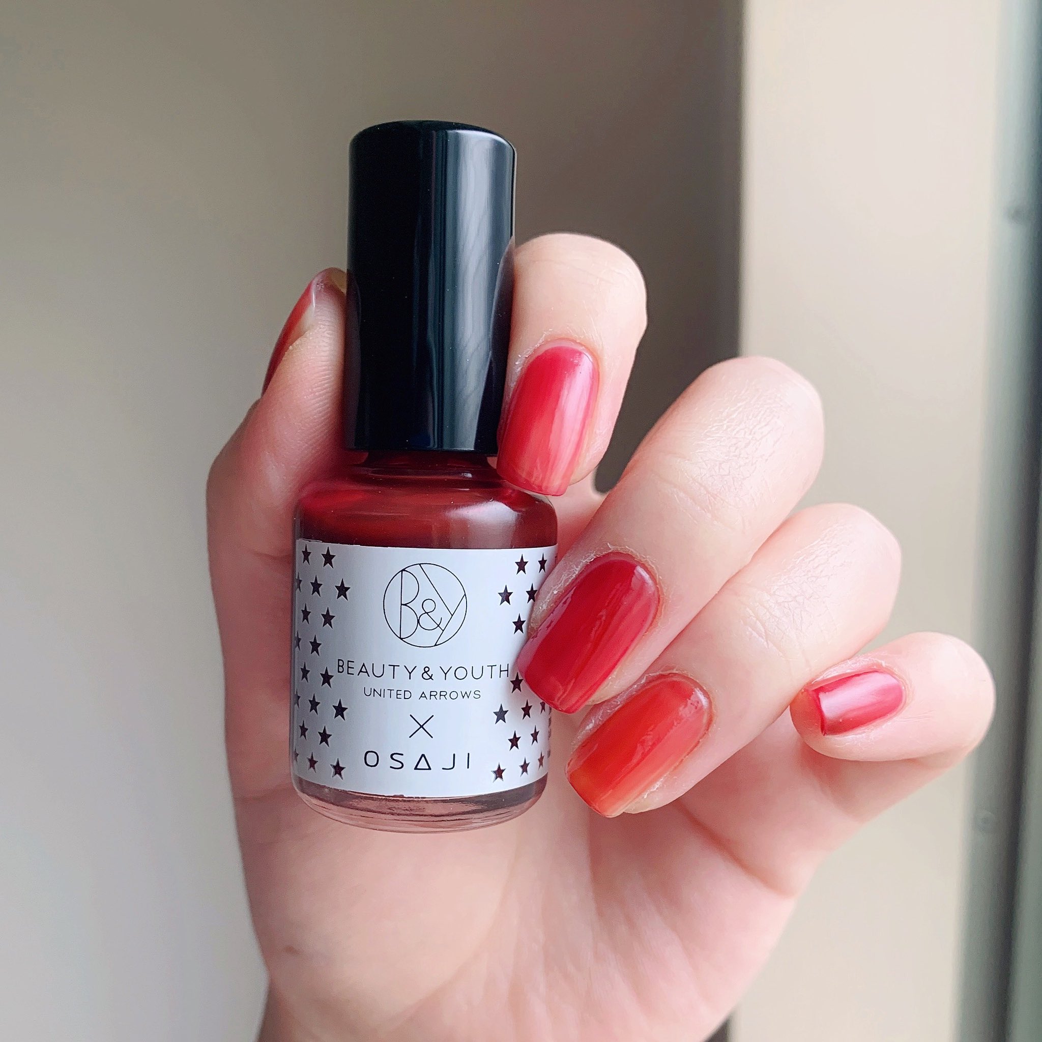 Twitter 上的 君のひとみはボルト Beauty Youth Osaji Y01 Red 潤んだシアー感が夏らしいジューシーレッド 良い意味でosajiの既存色と差別化されていてコラボ先のカラーを出しつつ どこか品があってポップになりすぎない赤にosajiらしさを感じる Y02